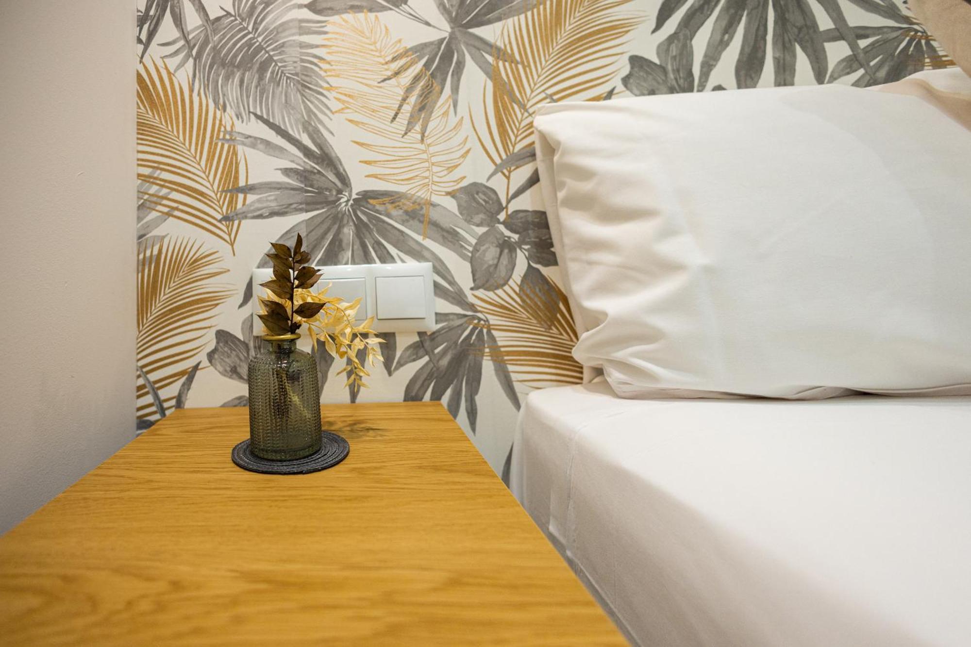 Florit Flats - The Serreria Rooms Valencia Exterior photo